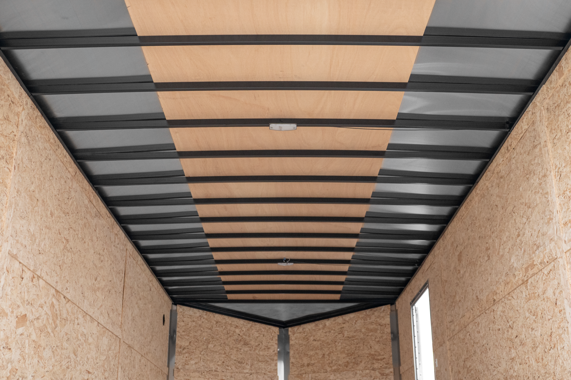 LOOK Element SE V Nose Enclosed Car Trailer Interior