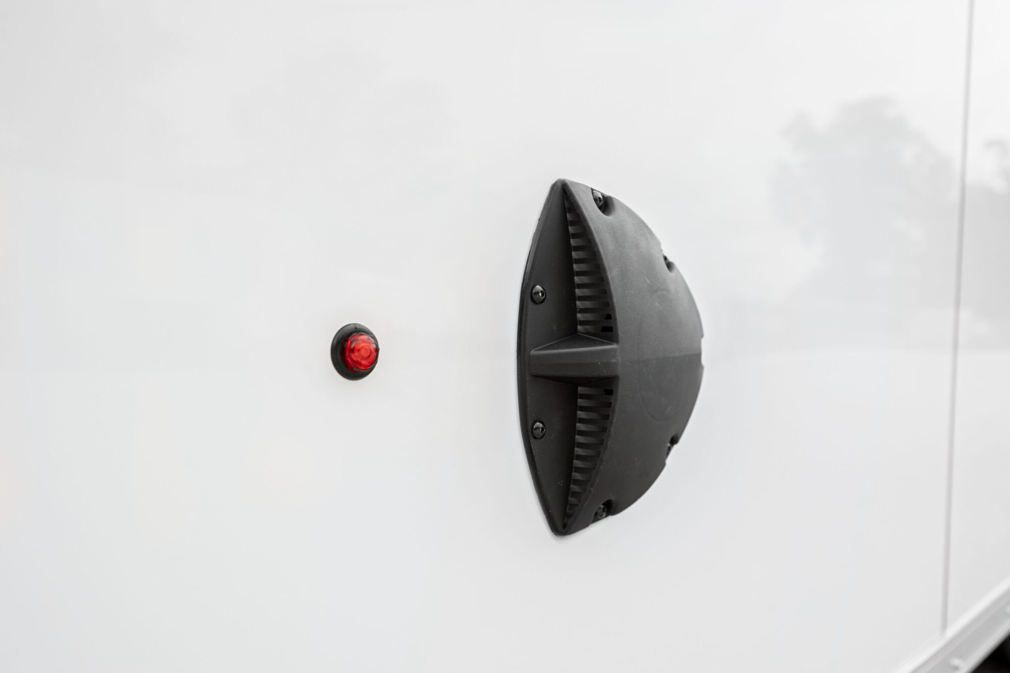 LOOK Vision Aero Wedge Enclosed Car Trailer Vent